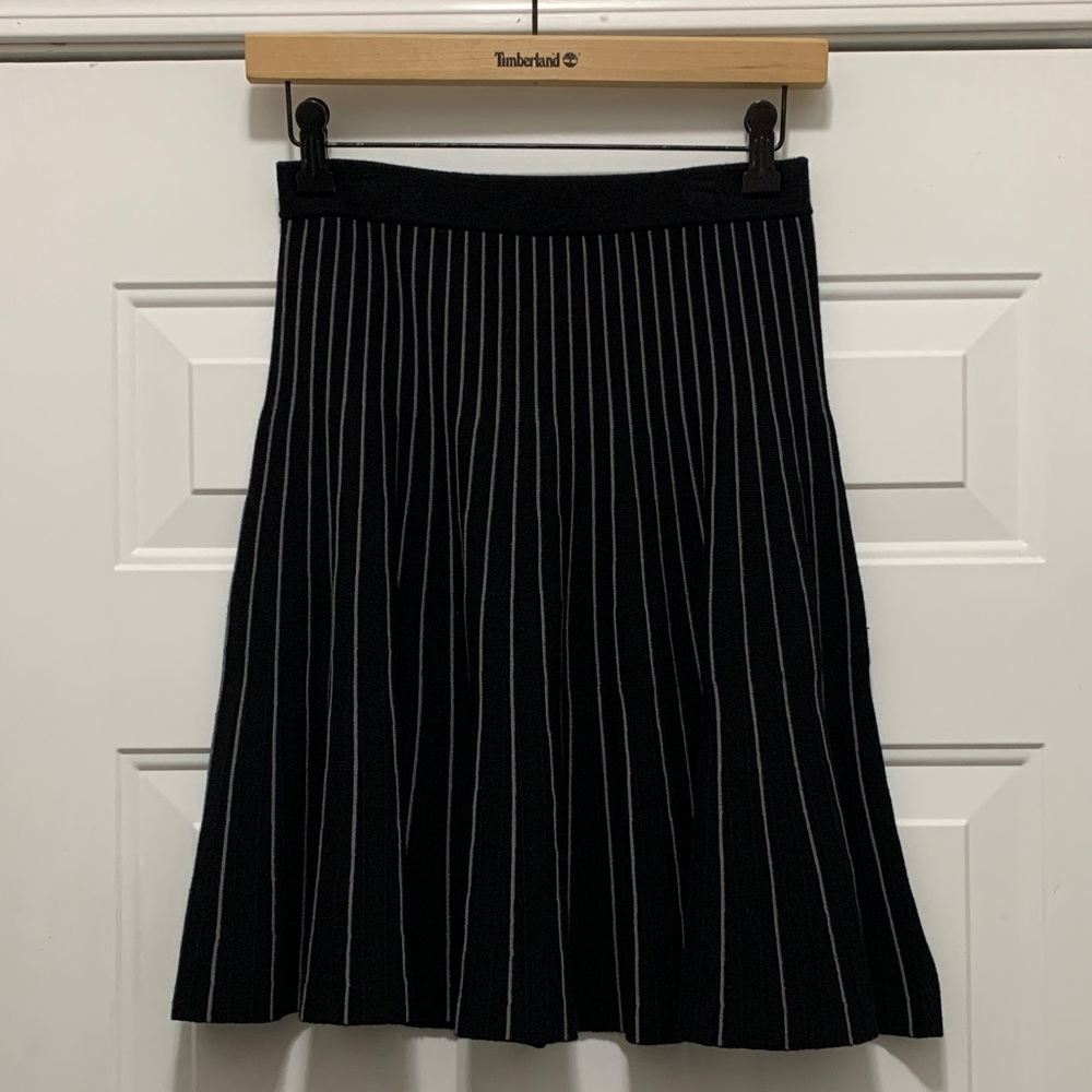 3/$15 Grace Elements Black A-Line Knit Skirt with Gray Pinstripes Size Small